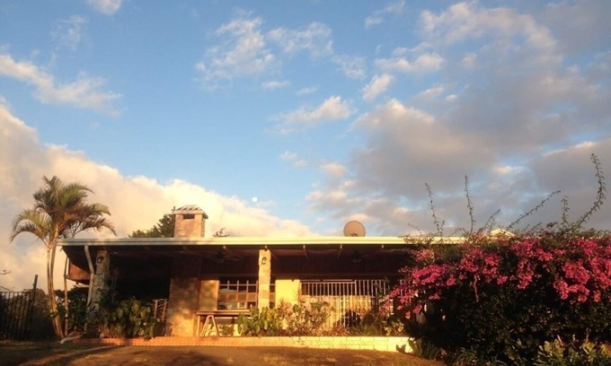 Tures House | Flower gardens pool table 14 x 45 ft outdoor kitch 300+100 Mb fiber opt internet
