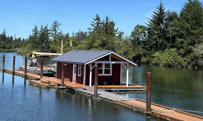 Astoria Boat Rental | Float House No. 2 at Jack Creek