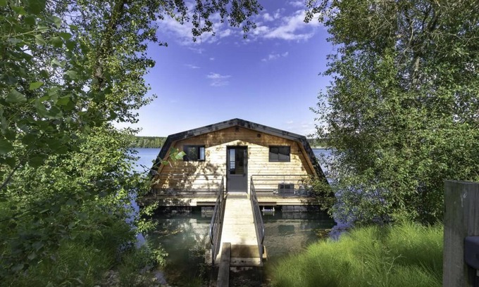Beautiran Boat Rental | Floating house/Houseboat ★ Baurechinsolite