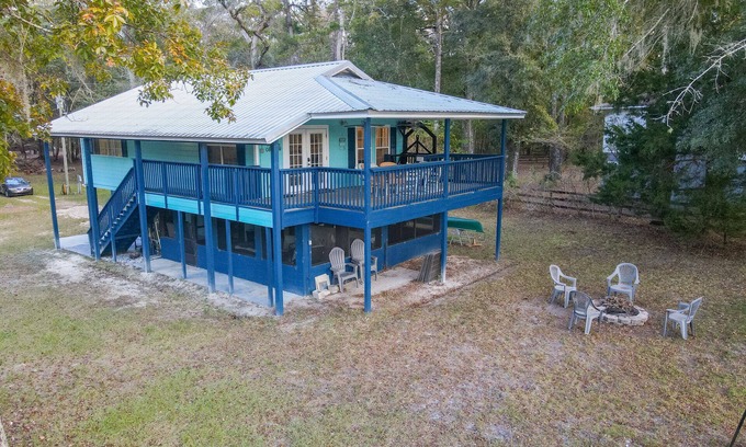 Branford House | "FLOATS MY BOAT"- Suwannee River Home in Branford, FL, near area Springs, too!