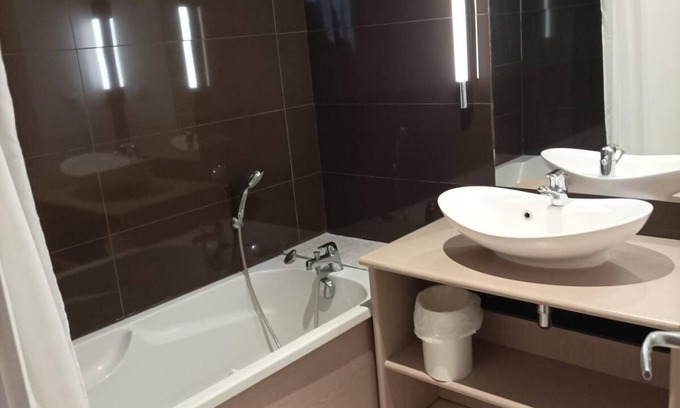 Jausiers Apartment | Floor -1, view valley, swimming pool, sauna, terrace, parking, tv, 27m², Pra Loup