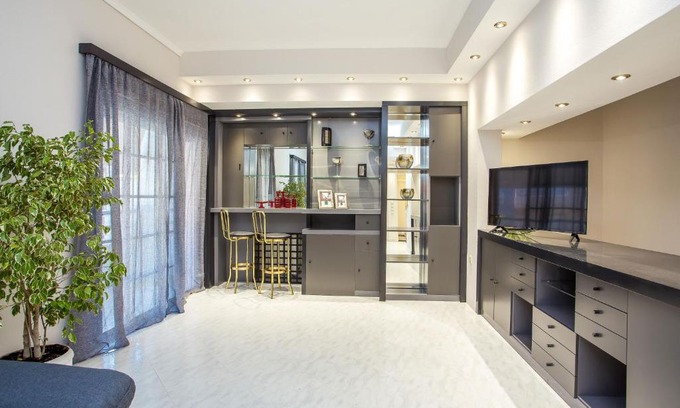 Rhodes Town Apartment | Flora's Place