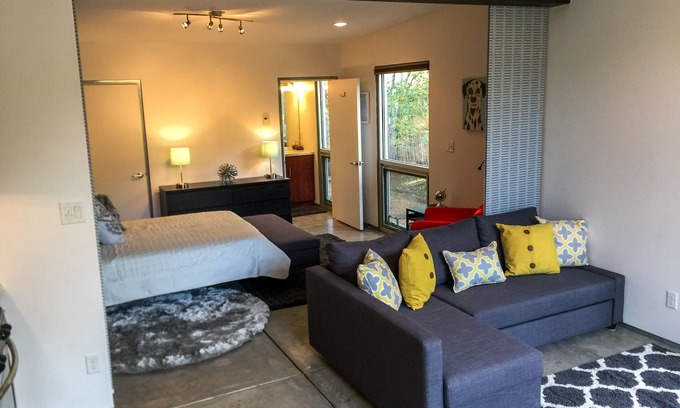 Santa Fe House | Florecitas is a New contemporary guest house.Beautiful bright contemporary
