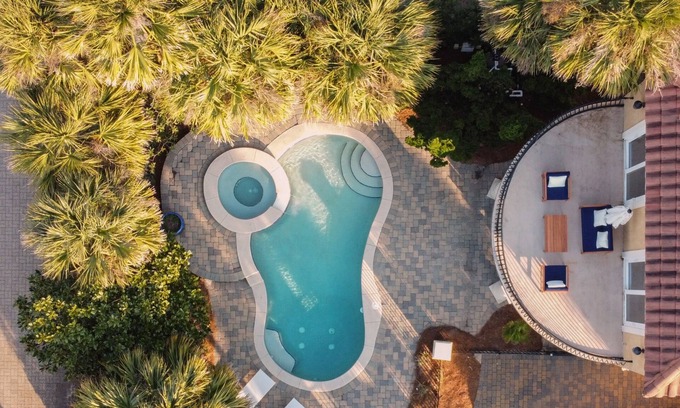 Fort Walton Beach - Destin Villa | Florence by AvantStay | Villa Steps from Beach