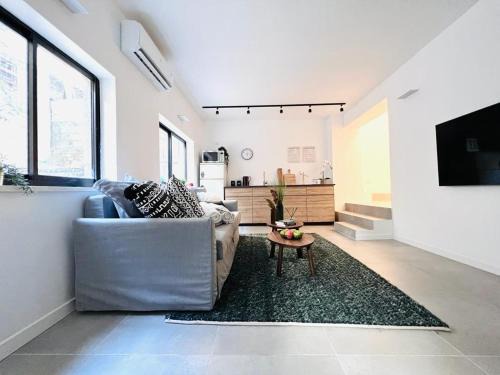 Florentin Apartment | Florentine modern apartment with cool private terrace