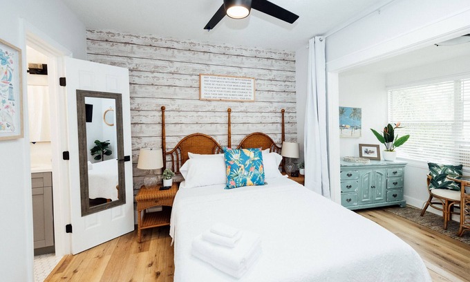 Crescent Lake Apartment | Florida Charm in the heart of Downtown St Pete