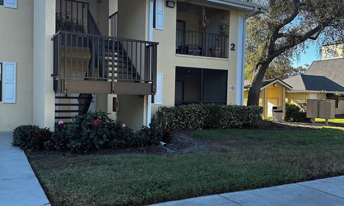 Pinellas Point Apartment | Florida home family ready for the sun and beachn