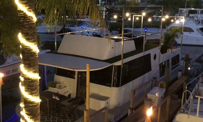 Tavernier Boat Rental | Florida Keys Luxury, completely stocked Houseboat, Unique living on the Water