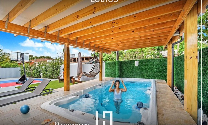 Hialeah House | Florida Retreat 6BR Pool Jacuzzi & Game Haven