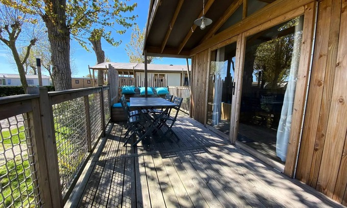 LʼAiguillon-sur-Mer House | Flower Camping Le Pré des Sables * - Cabane lodge Sweet Flower Premium 32m2 2 bedrooms 4 people
