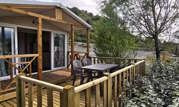 Laurac-en-Vivarais House | Flower Camping Saint Amand * - Mobile home Premium 33 m2 (4p-2ch), Clim, TV, dishwasher, bed 160, plancha, Nespresso 4 people