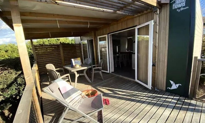 Laurac-en-Vivarais House | Flower Camping Saint Amand * - Homeflower Premium 29m2 (4p-2ch), Clim, TV, LV, bed 160, plancha, Nespresso, terrace XXL 4 people