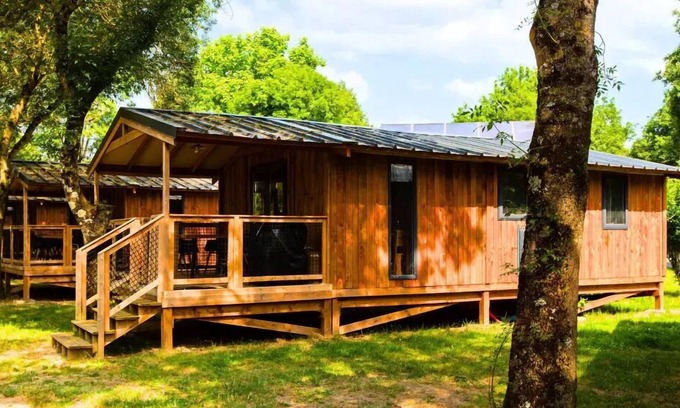 Saumur House | Flower Camping L'Ile d'Offard * - Premium VIP Lodge 45m2 (2 bedrooms) including terrace of 11m2 + TV + Sheets + Towels 5 persons