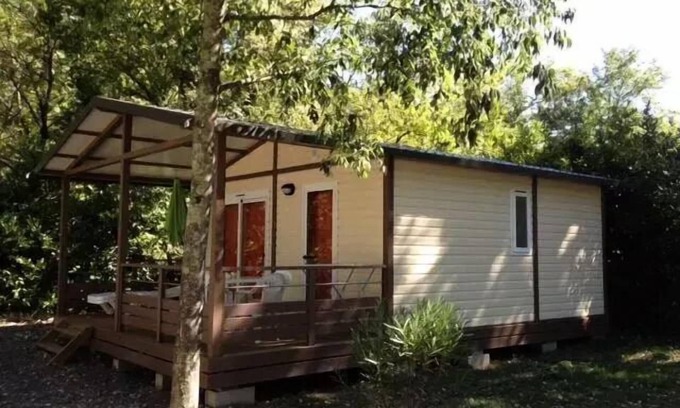 Saint-Privat Ski Chalet | Flower Camping Le Plan d'Eau - Ardèche * - Chalet CONFORT VAIA 27m2 2 bedrooms - Covered terrace + air conditioning 4 people