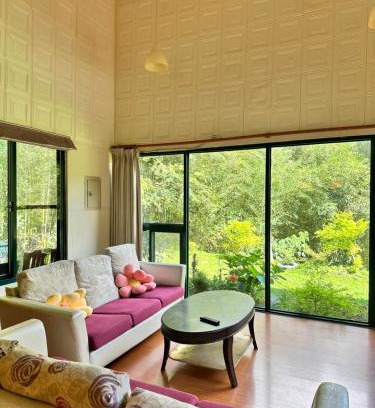 Jianshi Villa | Flower Field Terrace B&B