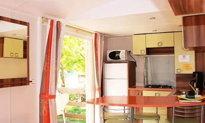 Michard West House | Flower Camping Mas de Champel * - Mobile-Home 30m2 - Standard - 2 bedrooms - semi-covered terrace - TV - Clim 4 people