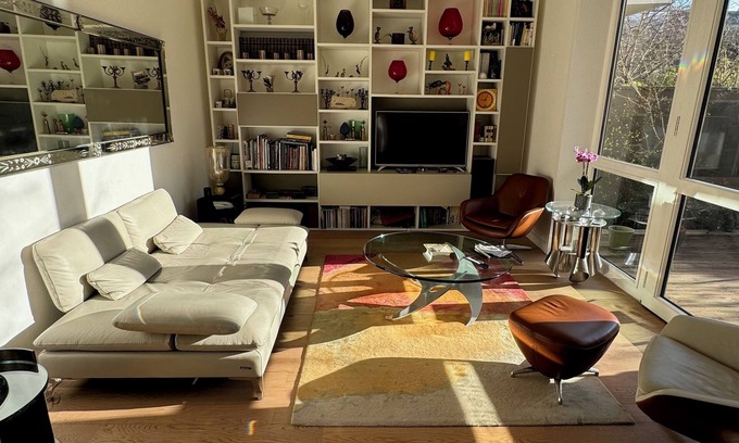 15th Arrondissement Apartment | Flower garden and terrace in Paris 15. Peace and quiet in a haven of greenery. Parking