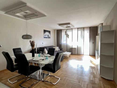 Sofia Apartment | Flower house 6