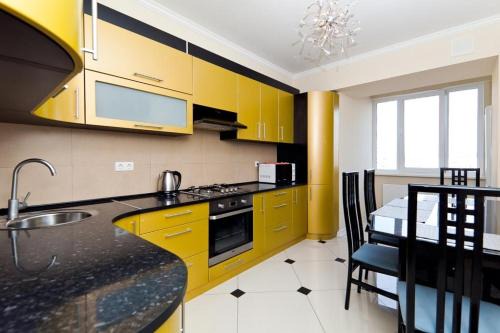 Chisinau Apartment | Flowers Apartments - Large and Spacious