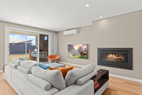 Jindabyne House | Floyd & Elton