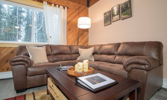 North Pole House | Fly Away Home with Aurora Views