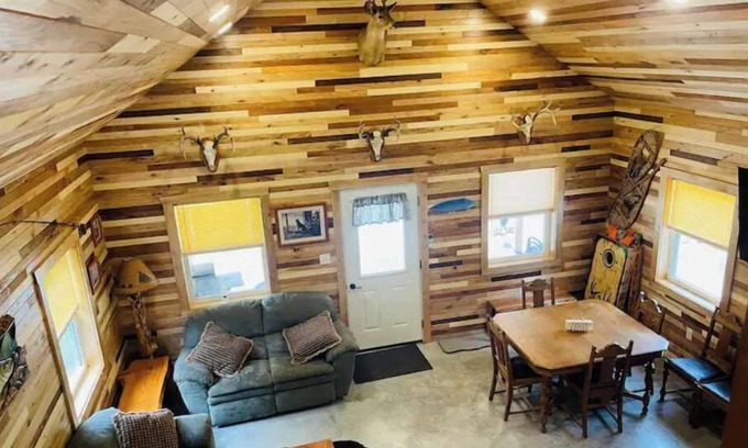 Dorchester Cabin | Fly Reel Cabin w/hot tub