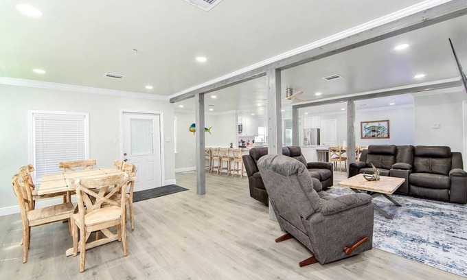 Grand Isle House | Flying Fish Lodge Mahi - Beach Access - Island Realty