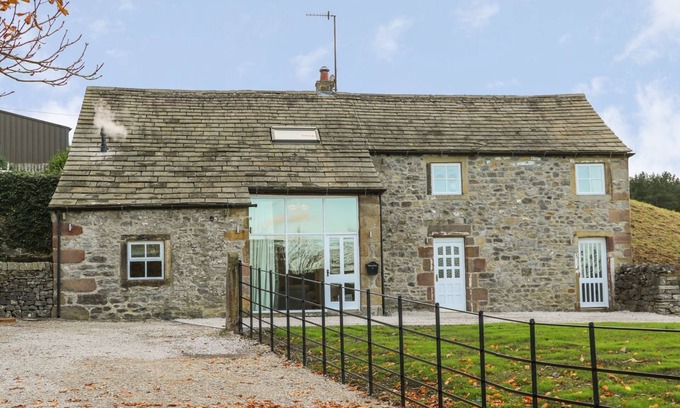 Coniston Cold Cottage | FOGGA CROFT, pet friendly, with hot tub in Gargrave