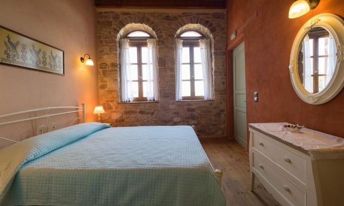 Ionia House | Foka House