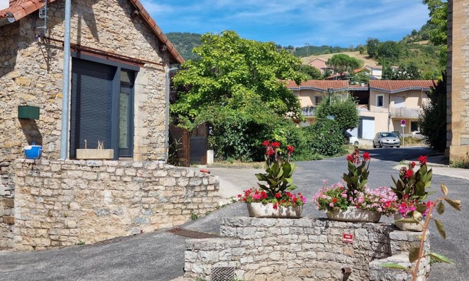 Saint-Georges-de-Luzencon House | Fontaine Vieille