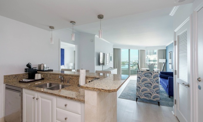 Mid Beach Apartment | Fontainebleau Hotel Tresor Ocean View 1 bedroom/2 bathroom Suite