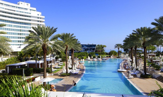 Mid Beach Apartment | Fontainebleau Hotel Large Junior Suite Free Spa Access