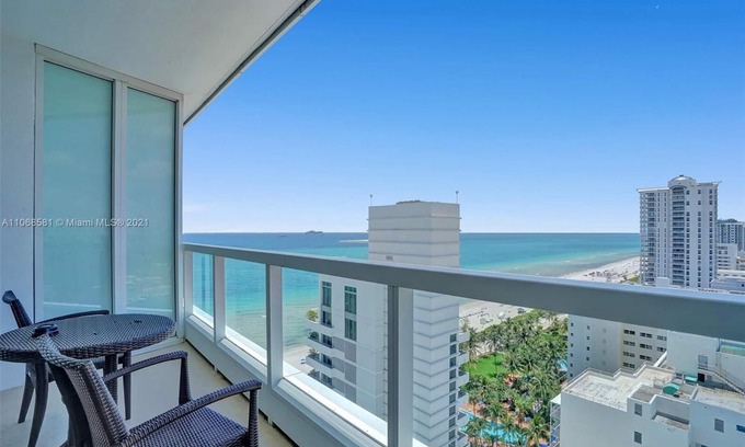 Seybold Hotel | Fontainebleau Oceanfront,2 dbl queen bed &Pull-out