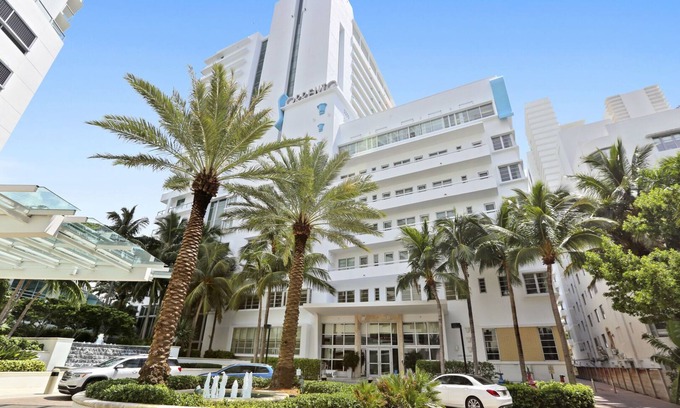 Mid Beach Condo | FONTAINEBLEAU SORRENTO OCEAN FRONT JUNIOR SUITE