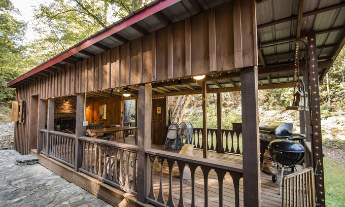 Robbinsville Cabin | Fontana Lake Cabin w/Private Dock , Fishing Pond, Huge Covered Porch & 50+ Acre