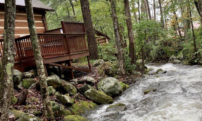 Rocky Grove Cabin | Foot of the Smokies, quiet wooded paradise. Gatlinburg Pigeon Forge