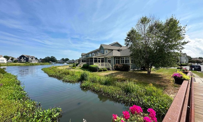 Lewes House | Footbridge Hideaway - Charming 3 bedroom home in Lewes, waterfront, pets OK!