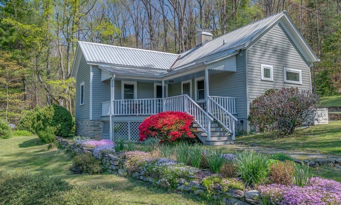 Saluda House | Foothills Farmhouse on Howard Gap Road