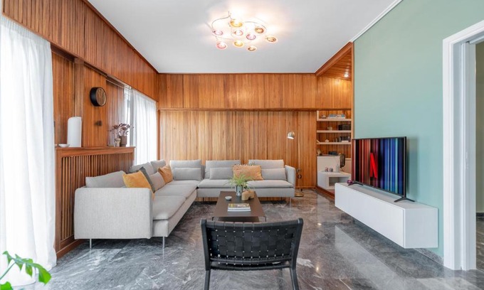 Thissio Apartment | Foothills of Acropolis-Thissio 3 bdrm apartment