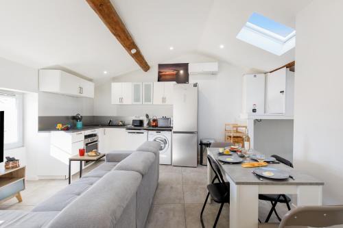 Saint-Paul-en-Foret Apartment | Forêt Royale YourHostHelper