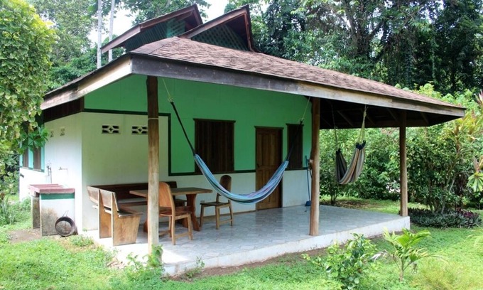 Cahuita House | For 5 persons - 300 m from the beach in a tropical garden with biotope.