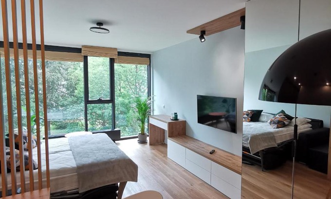 Srodmiescie Apartment | Forest Art Apartment