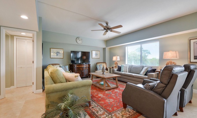 Hilton Head Island Condo | Forest Beach Villa 430 - Spectacular 2 BR Penthouse - Short Walk to Beach!