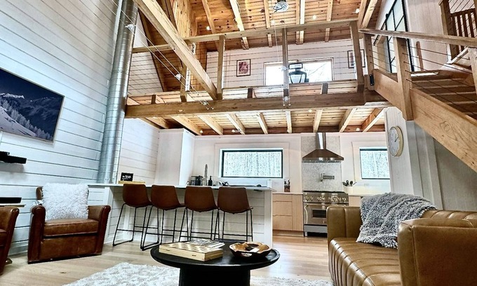 Wardensville House | Forest Getaway: Fast Wi-Fi, 5 Min to downtownnn
