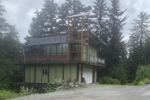 Alyeska Apartment | Forest Hideaway