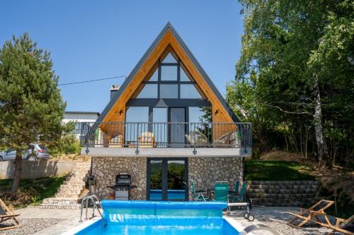 Resnik House | Forest Hillside Cabin Tarcin