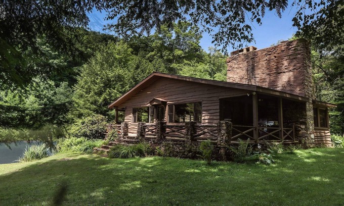 Seven Springs Cabin | Forest Lodge at Seven Springs