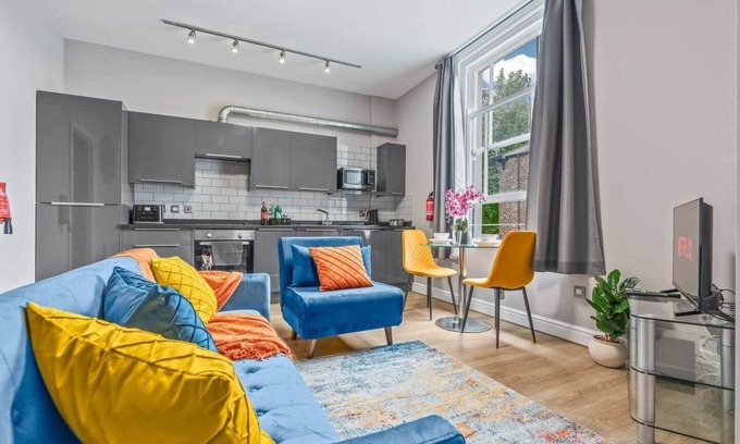 Forest Fields Apartment | Forest Suite Stay | Free Parking incl.