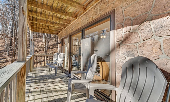 Seven Devils Condo | Forest View Condo with Wood-Burning Fireplace, Washer/Dryer & Private Deck