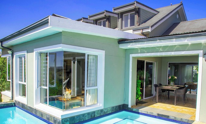 Knysna Villa | Forest View Pezula beautiful, 3 bedroom house equipped with inverter.